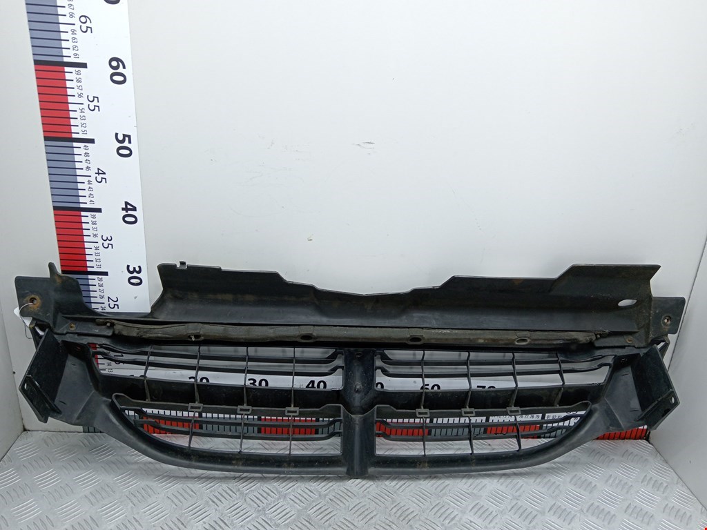 Решетка радиатора CHRYSLER Voyager III GS 1995-2000