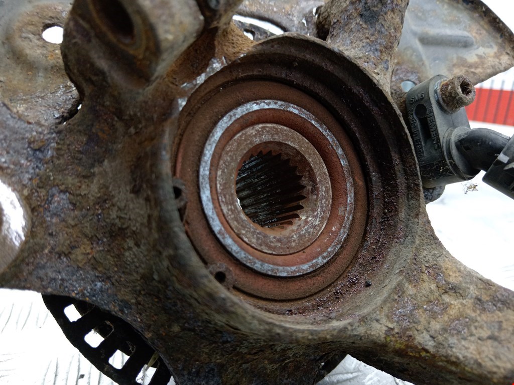 Ступица передняя левая VOLKSWAGEN Golf III 1991-1997