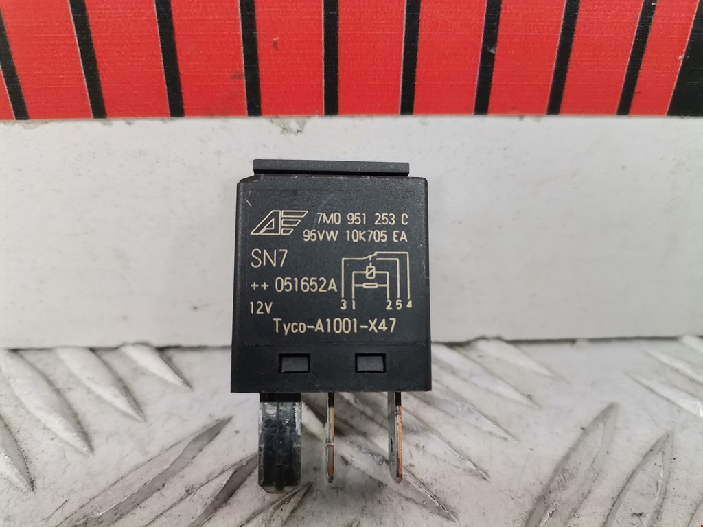 Реле VOLKSWAGEN Touareg 2002-2010