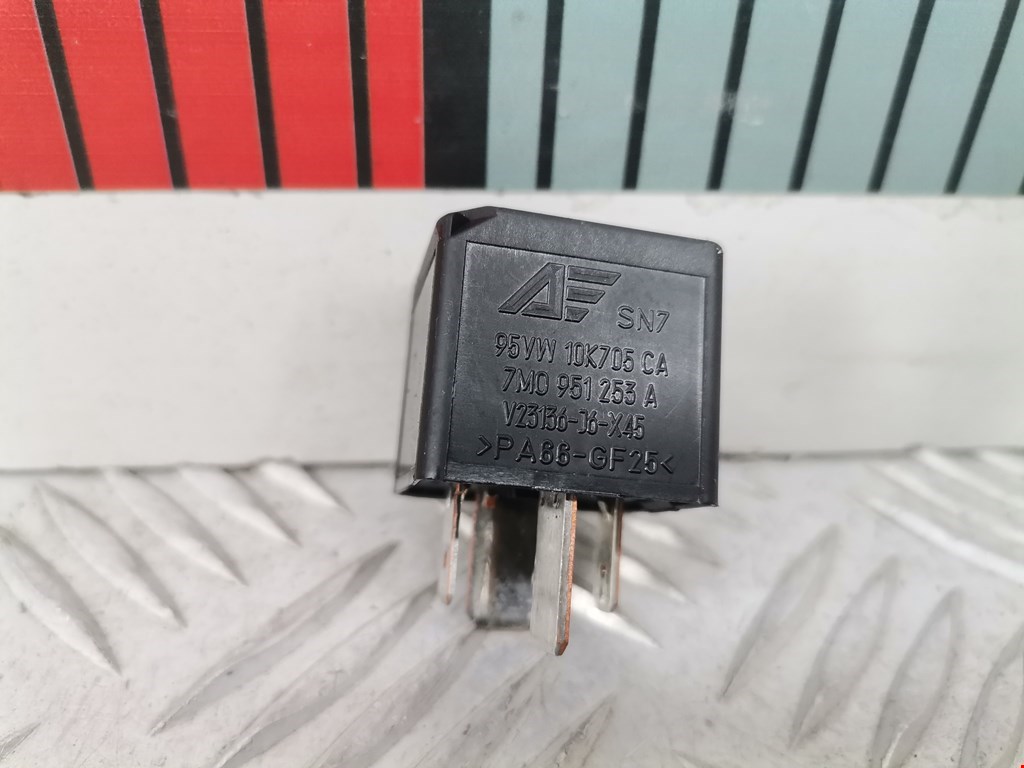 Реле VOLKSWAGEN Caddy III 2004-2015