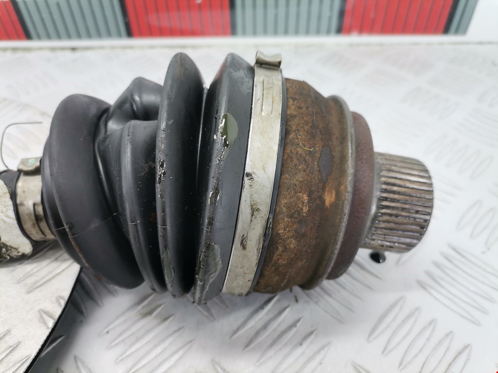 Полуось (привод, приводной вал) передняя левая AUDI A5 2007-2016