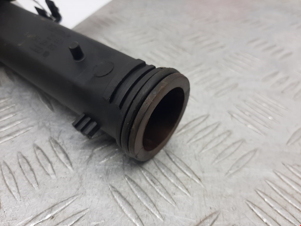 Патрубок VOLKSWAGEN Polo III 1994-2001