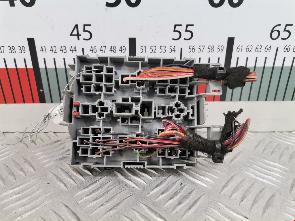 Блок реле VOLKSWAGEN Touareg 2002-2010