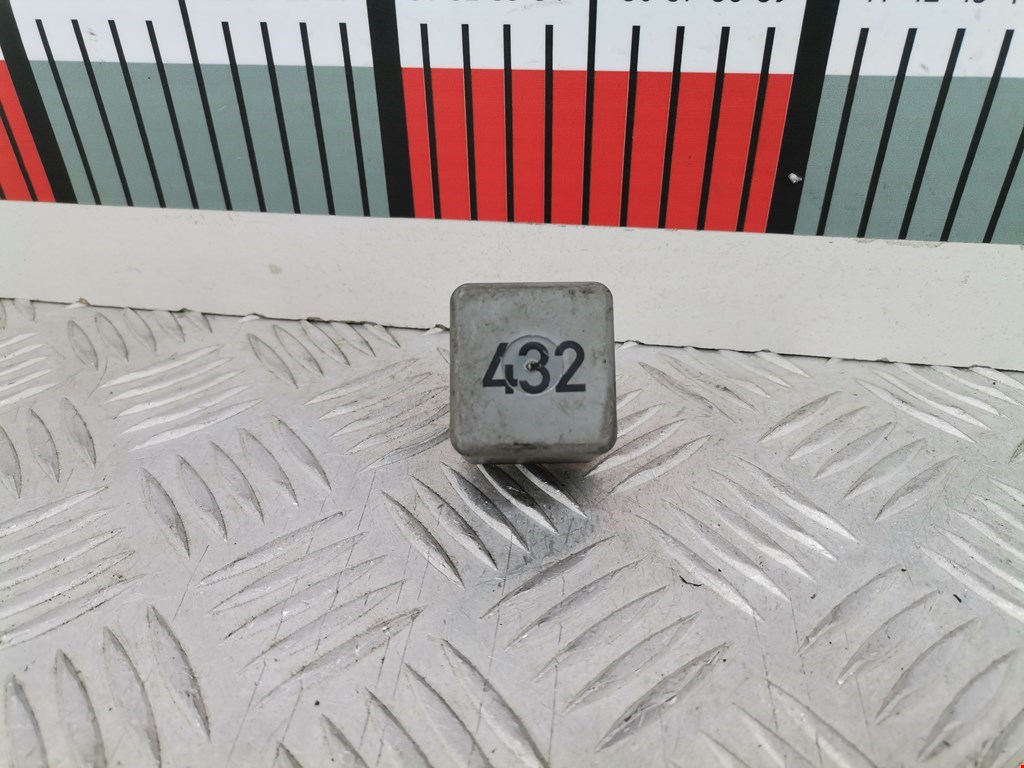 Реле VOLKSWAGEN Touareg 2002-2010