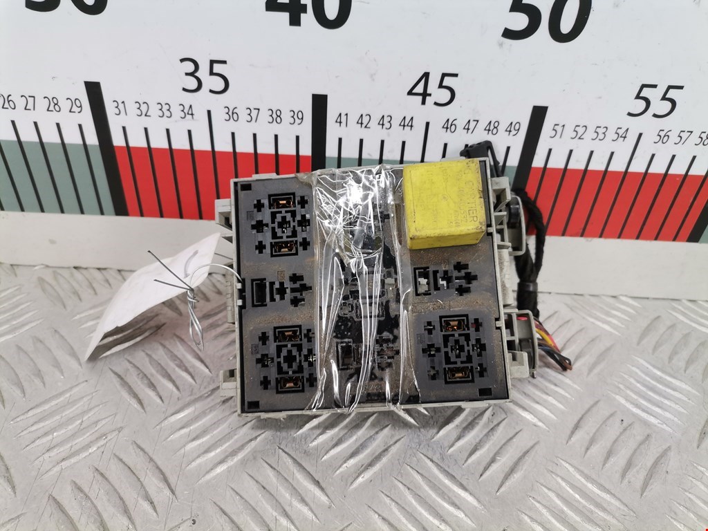Блок реле VOLKSWAGEN Touareg 2002-2010