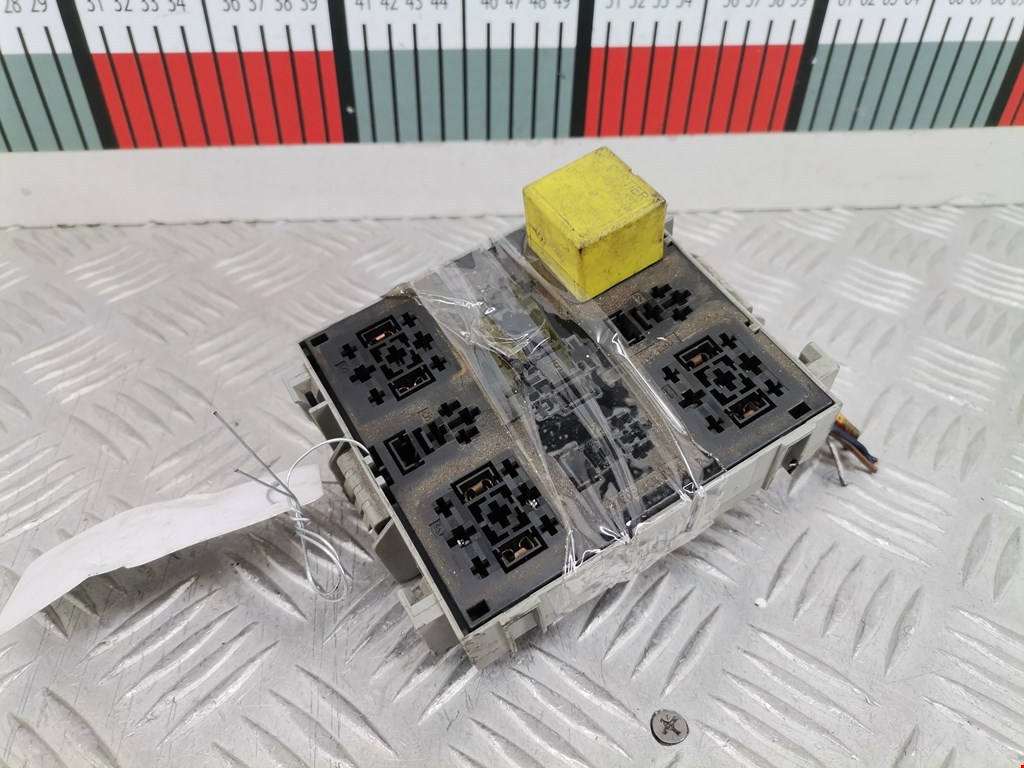 Блок реле VOLKSWAGEN Touareg 2002-2010