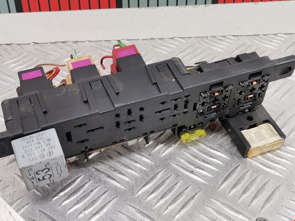 Реле топливного насоса VOLKSWAGEN Passat B5 1997-2005