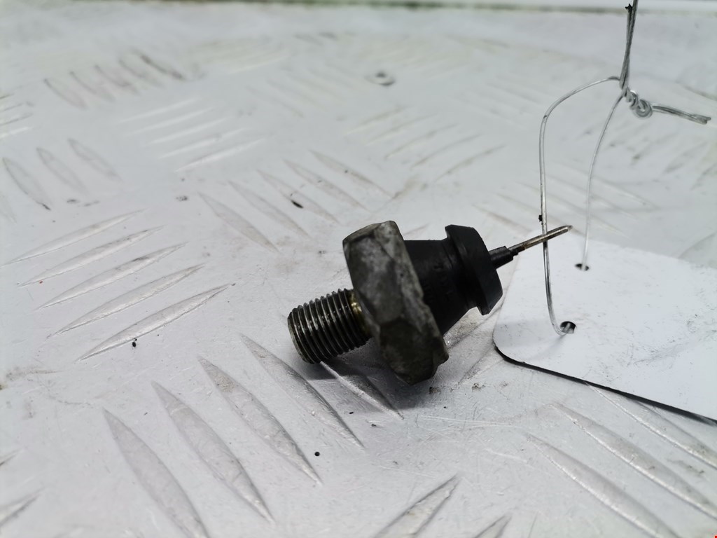 Датчик давления масла VOLKSWAGEN Polo II 1981-1994