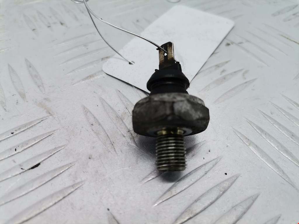 Датчик давления масла VOLKSWAGEN Polo II 1981-1994