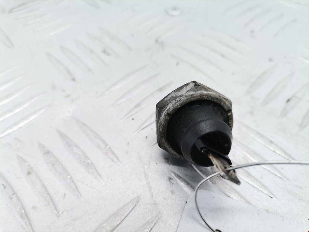 Датчик давления масла VOLKSWAGEN Polo II 1981-1994