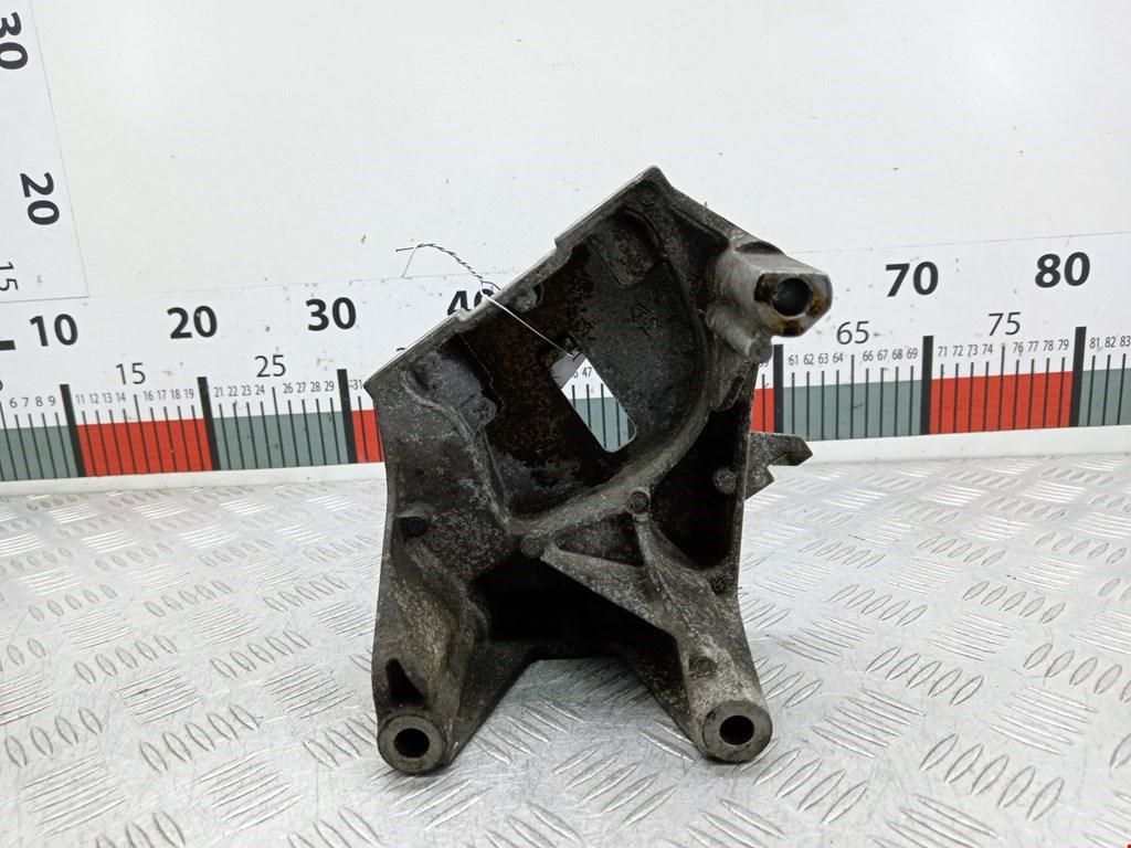 Кронштейн (крепление лапа) двигателя Opel Corsa D (2006-2014)