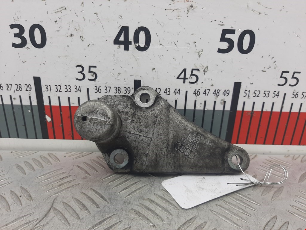 Кронштейн (крепление лапа) двигателя Audi A6 C5 (1997-2005)