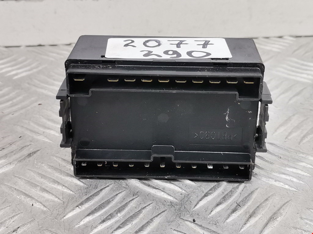 Блок реле MITSUBISHI Grandis 2003-2011