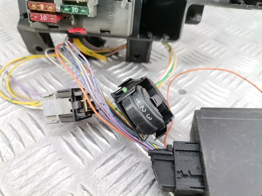 Датчик уровня в бачок омывателя CITROEN Berlingo 1996-2012