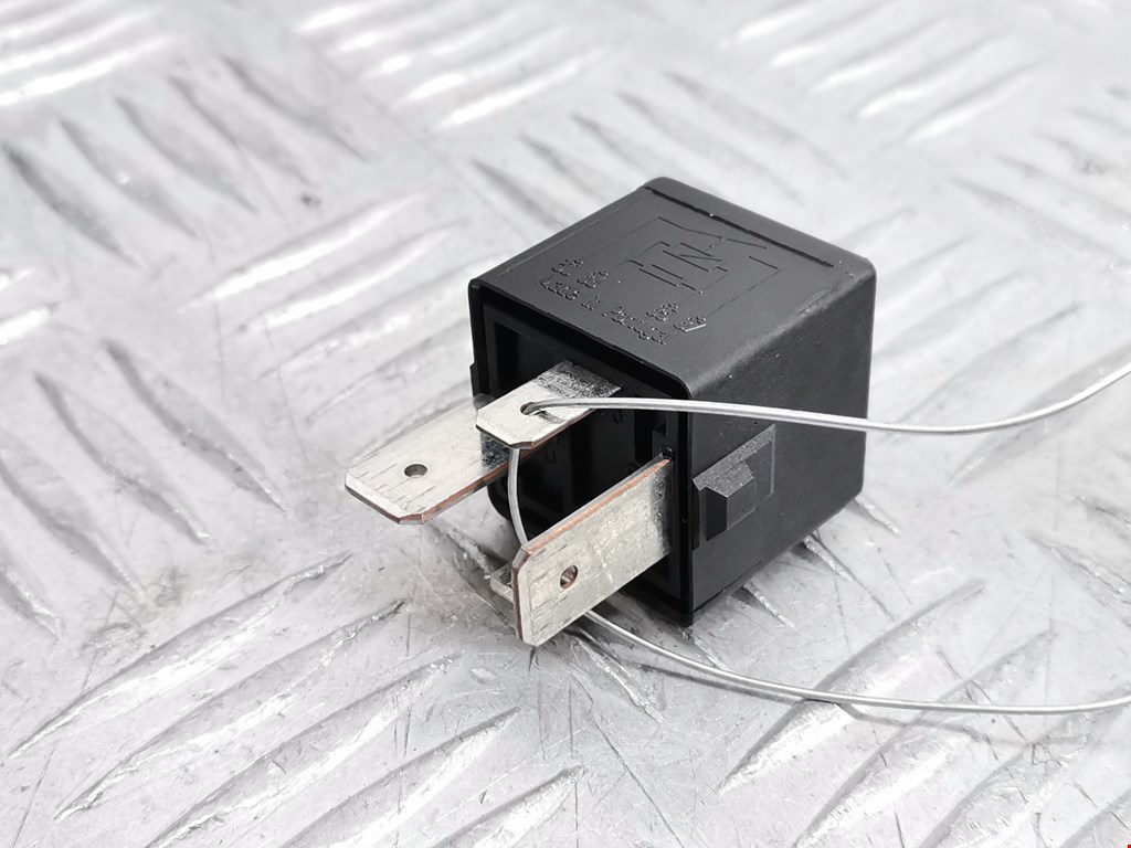 Реле VOLKSWAGEN Touran 2003-2010