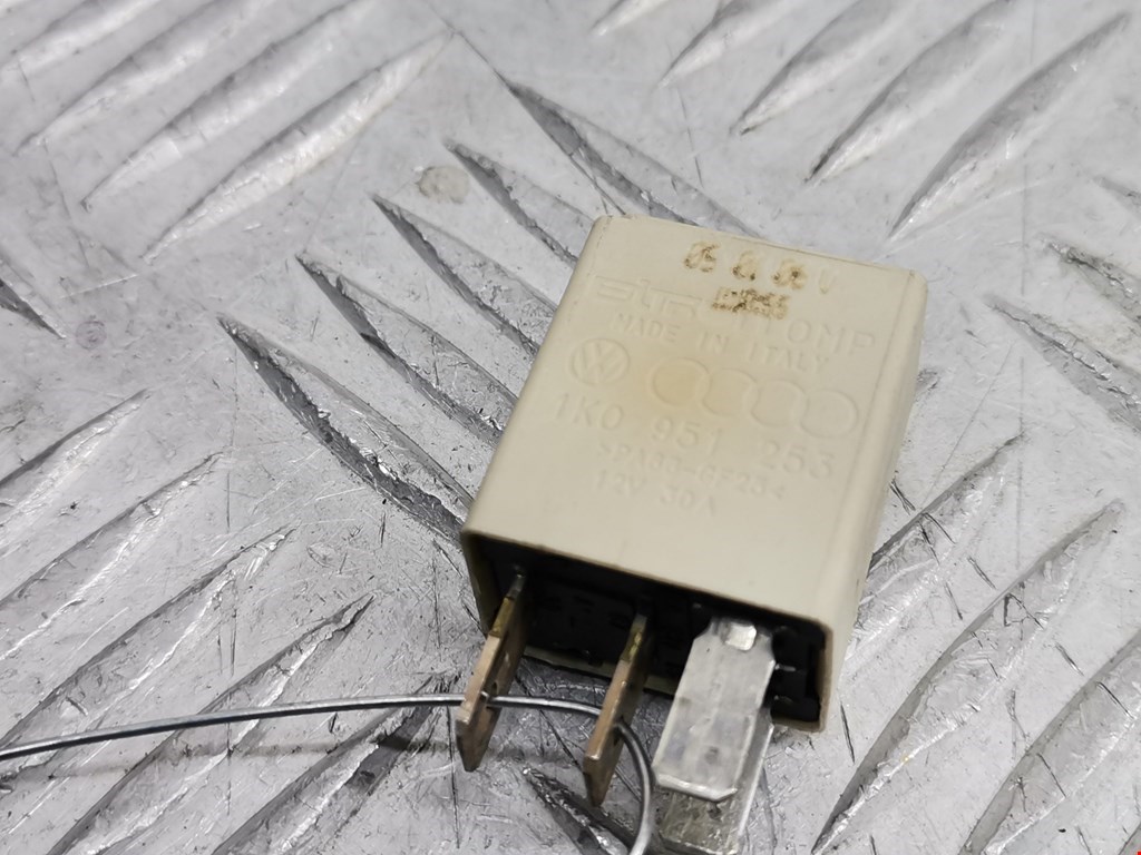 Реле VOLKSWAGEN Touran 2003-2010