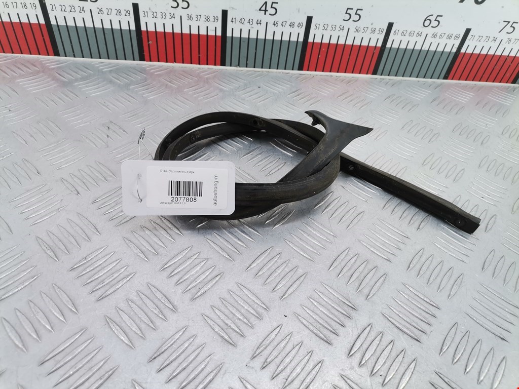 Уплотнитель двери VOLKSWAGEN Golf VI 2009-2012