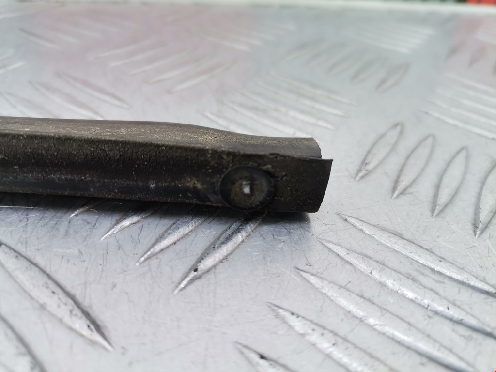 Уплотнитель двери VOLKSWAGEN Golf VI 2009-2012