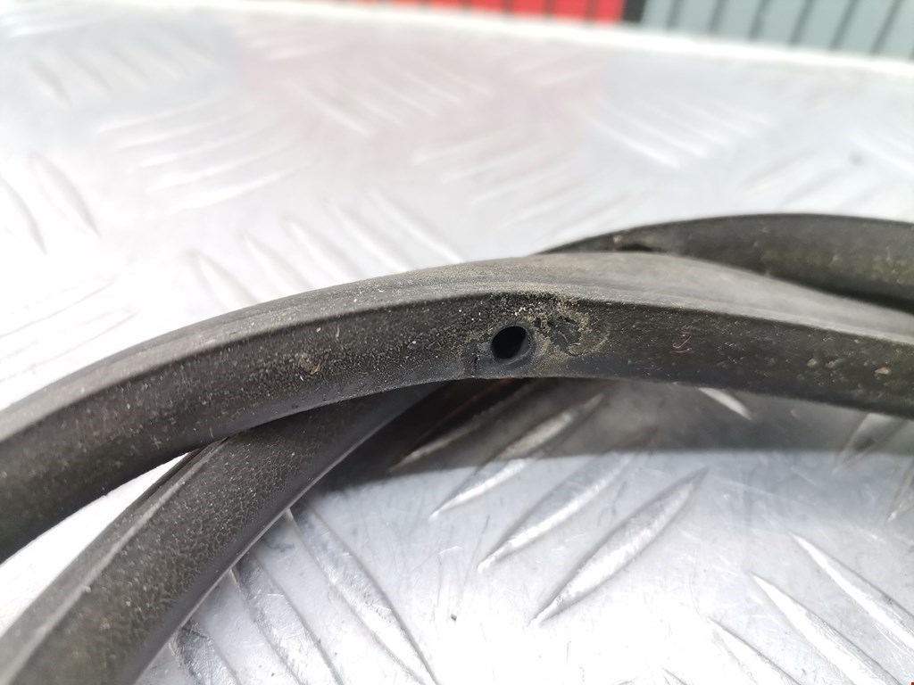 Уплотнитель двери VOLKSWAGEN Golf VI 2009-2012