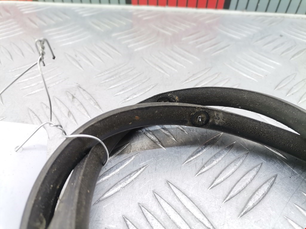 Уплотнитель двери VOLKSWAGEN Golf VI 2009-2012