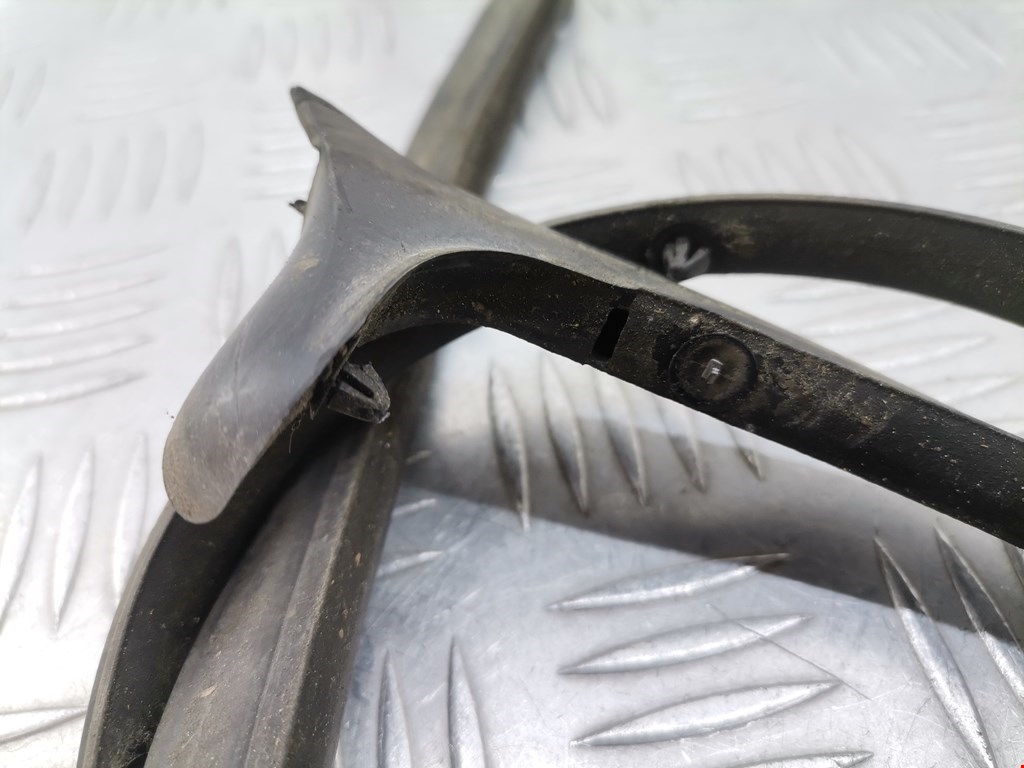 Уплотнитель двери VOLKSWAGEN Golf VI 2009-2012