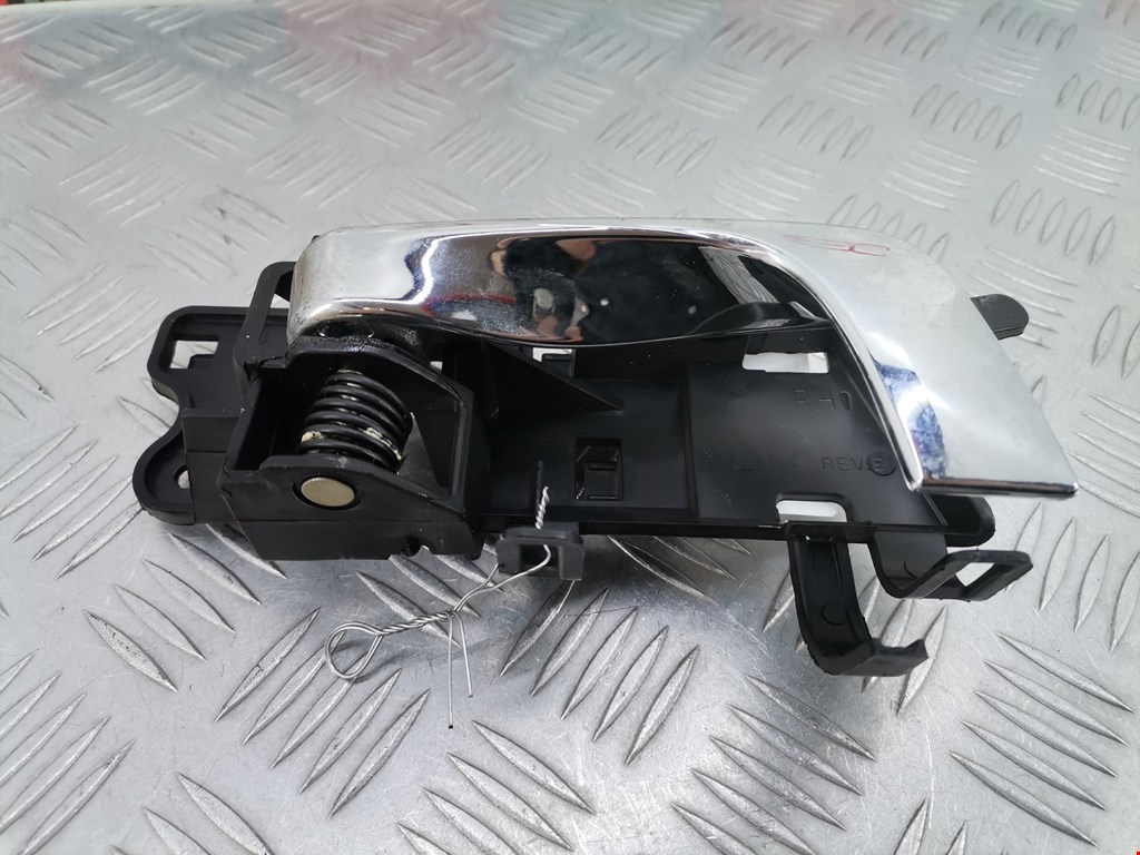 Ручка дверная передняя внутренняя правая CADILLAC CTS 2003-2007