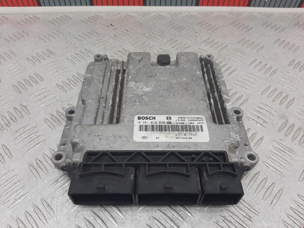 Блок управления двигателя (ЭБУ) OPEL Vivaro A 2001-2014