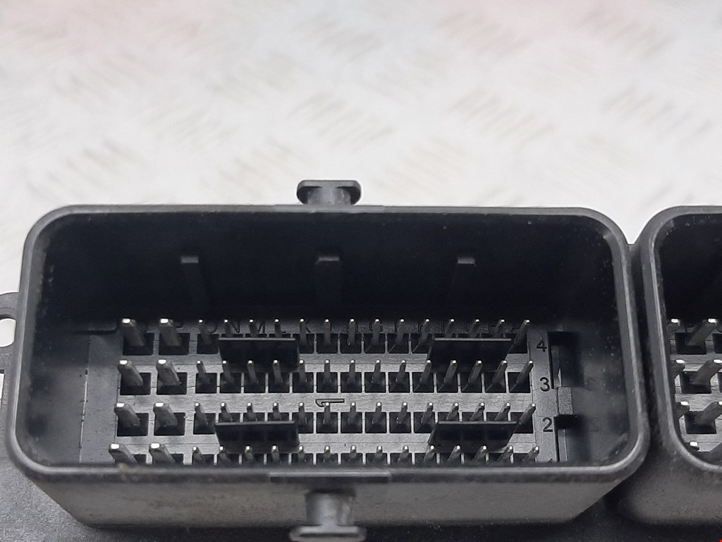 Блок управления двигателя (ЭБУ) OPEL Vivaro A 2001-2014