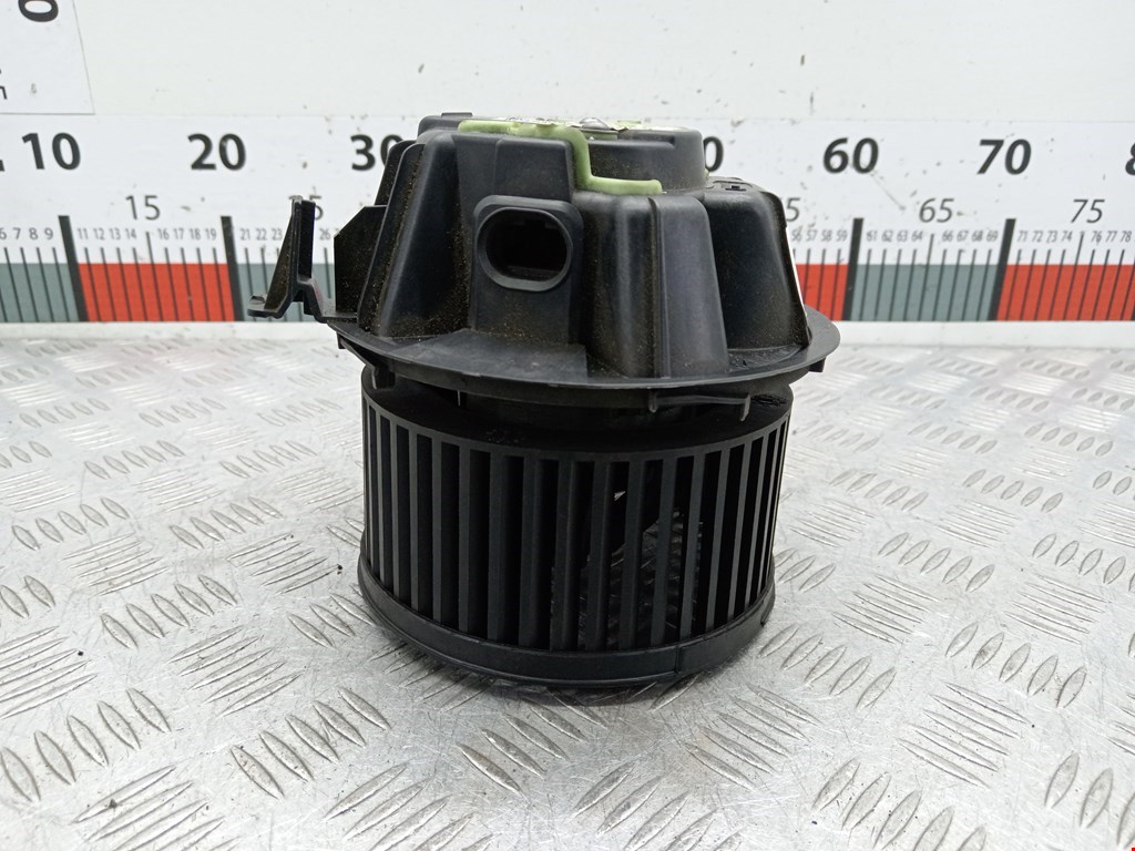 Моторчик (мотор) отопителя салона DACIA Sandero 2008-2012