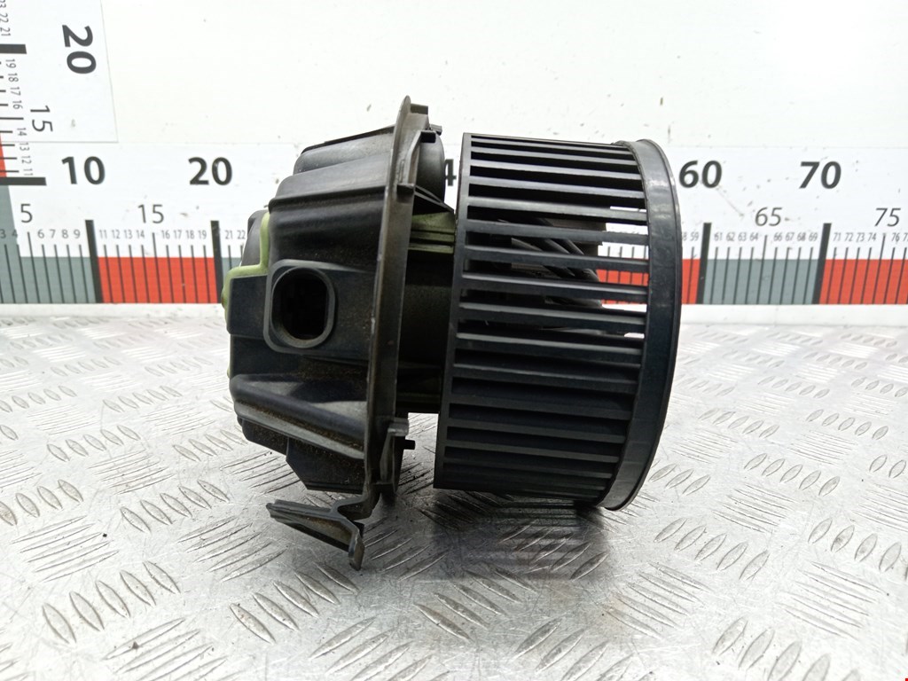 Моторчик (мотор) отопителя салона DACIA Sandero 2008-2012