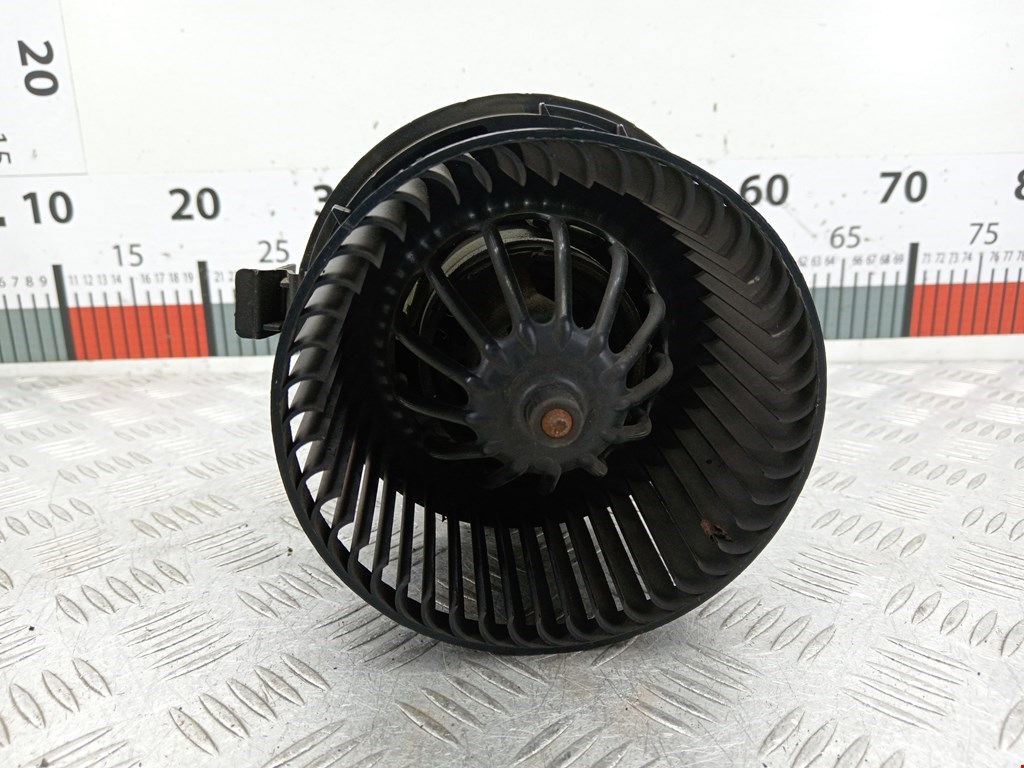 Моторчик (мотор) отопителя салона DACIA Sandero 2008-2012