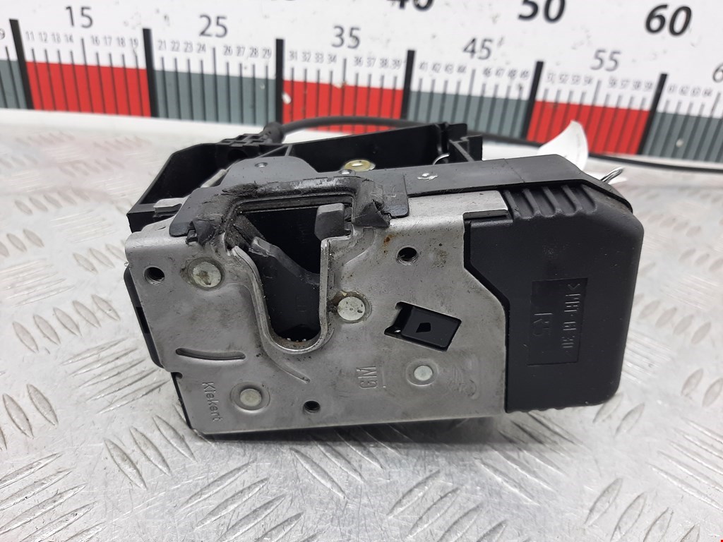 Замок двери передней правой OPEL Vivaro A 2001-2014