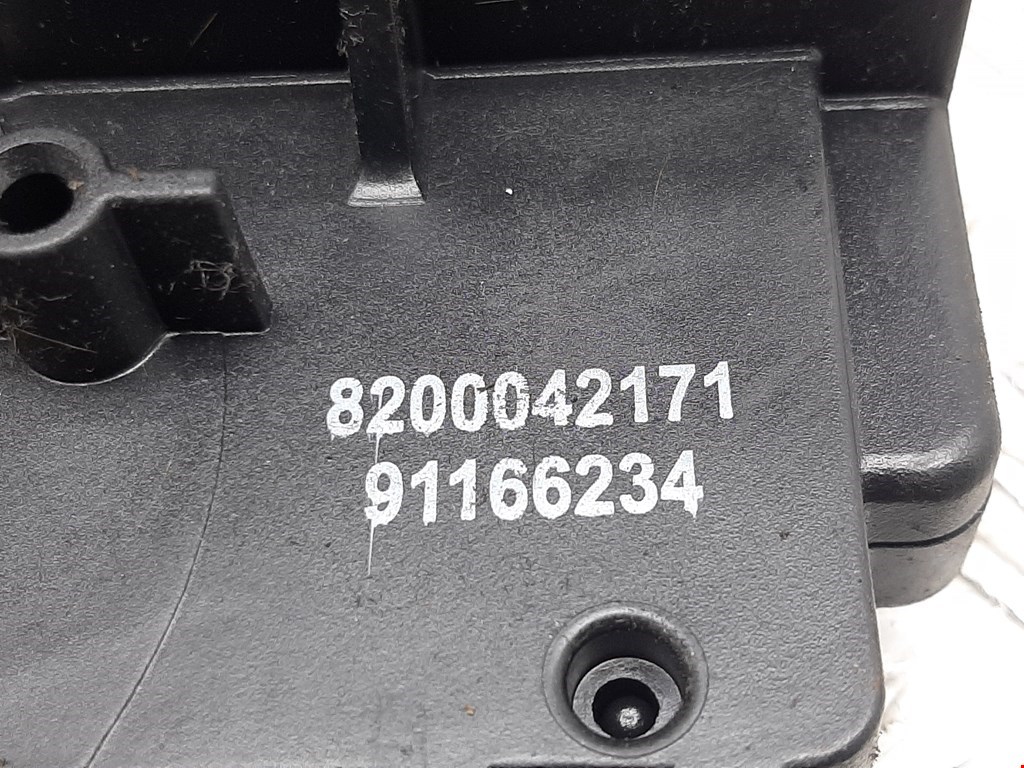 Замок двери передней правой OPEL Vivaro A 2001-2014