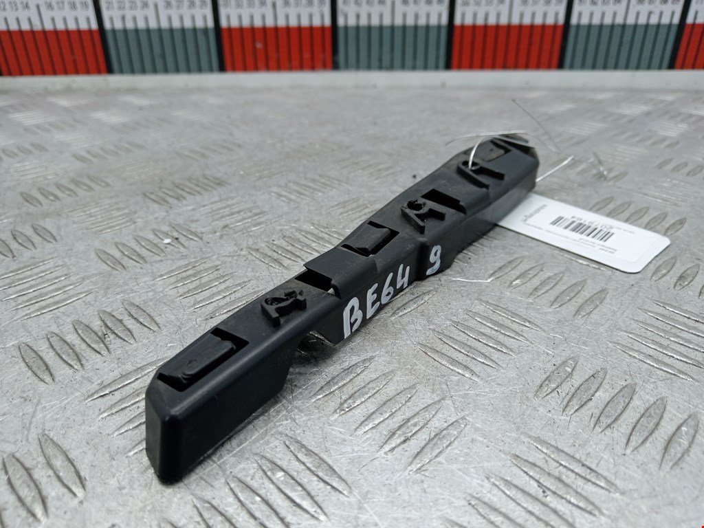 Кронштейн переднего бампера правый DACIA Sandero 2008-2012