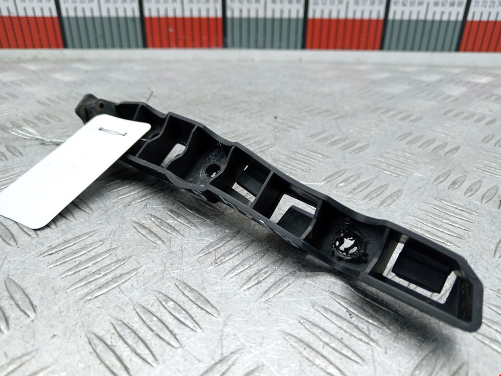 Кронштейн переднего бампера правый DACIA Sandero 2008-2012