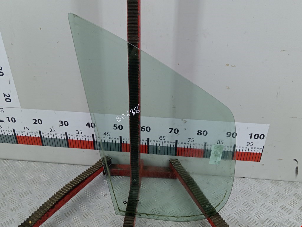 Стекло двери передней правой (форточка) OPEL Vivaro A 2001-2014