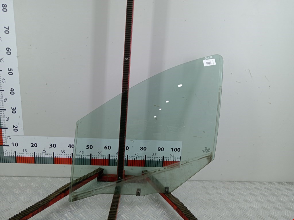 Стекло двери передней левой Peugeot 308 (2007-2015)