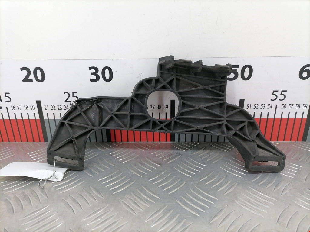 Кронштейн переднего бампера правый MERCEDES-BENZ C-Class C-klasse W204 2007-2015