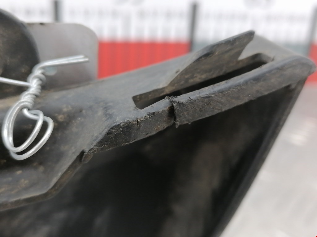 Кронштейн переднего бампера левый MERCEDES-BENZ C-Class C-klasse W204 2007-2015