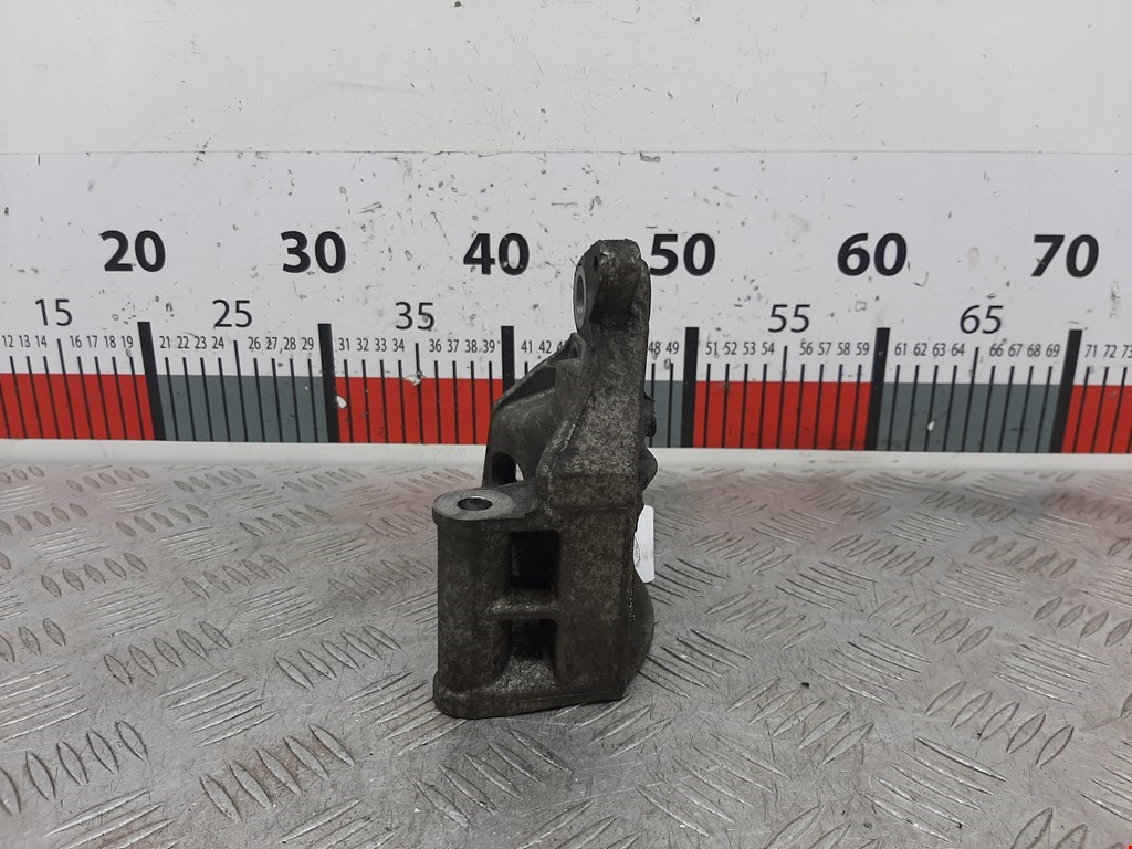 Кронштейн генератора DACIA Sandero 2008-2012