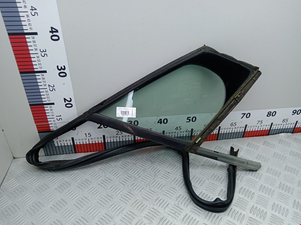 Стекло двери переднее правое PEUGEOT 308 2007-2015