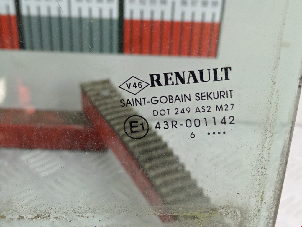 Стекло двери заднее левое RENAULT Megane II 2002-2009