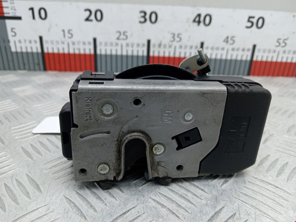 Замок двери распашной левой Opel Vivaro A (2001-2014)