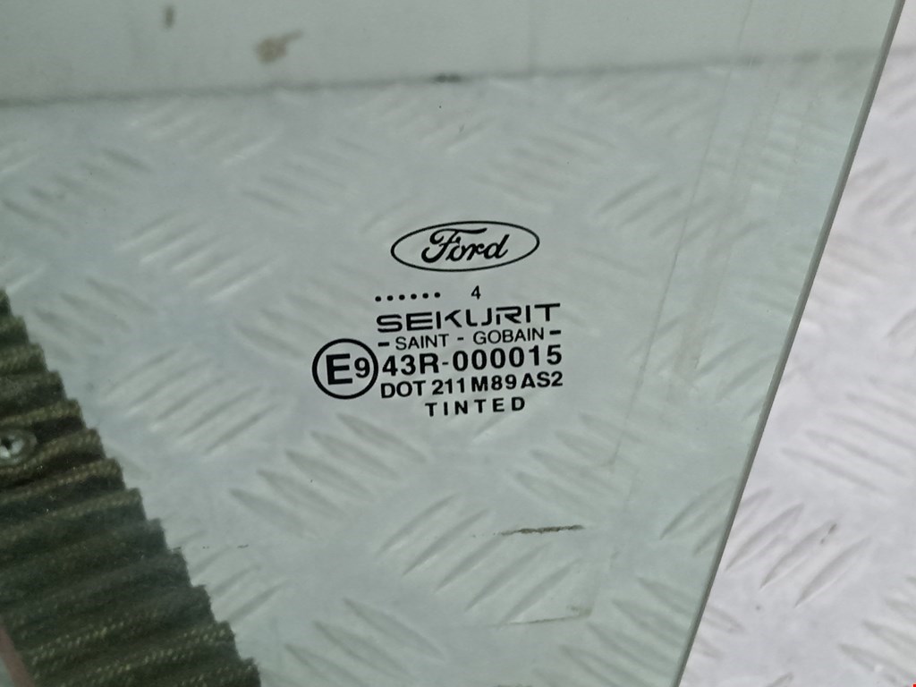 Стекло двери переднее левое FORD Mondeo III 2000-2007