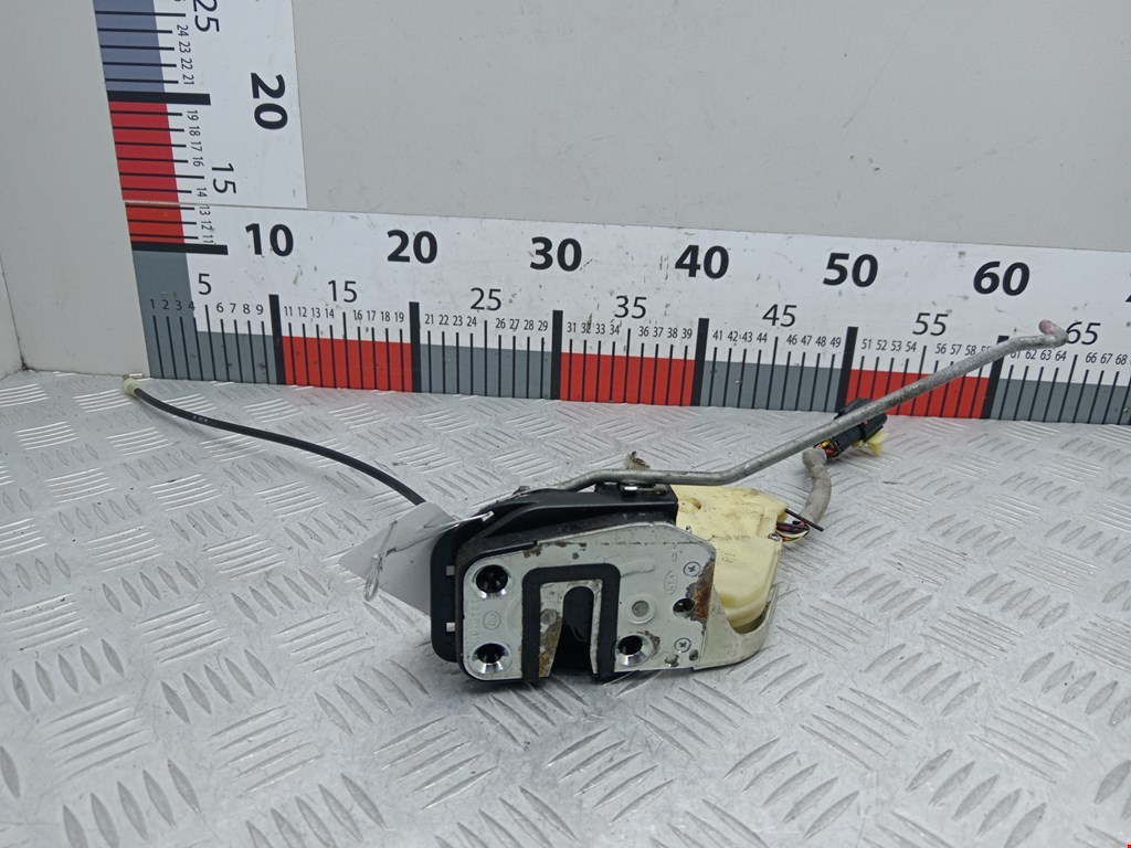 Замок двери передней правой KIA Sorento 2002-2009