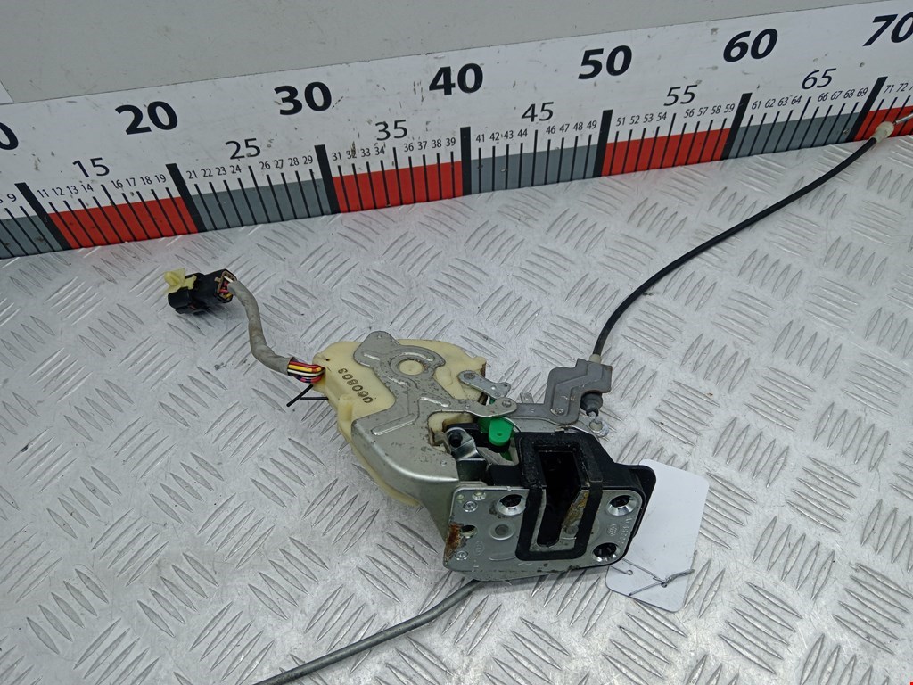 Замок двери передней правой KIA Sorento 2002-2009