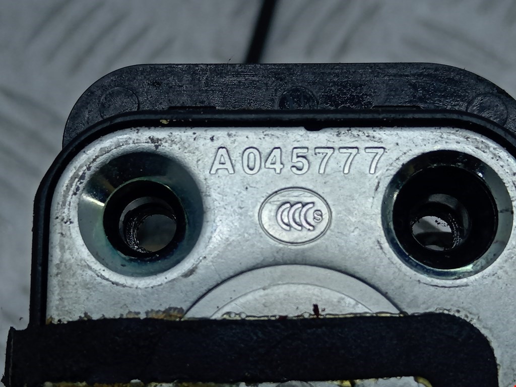 Замок двери передней правой KIA Sorento 2002-2009