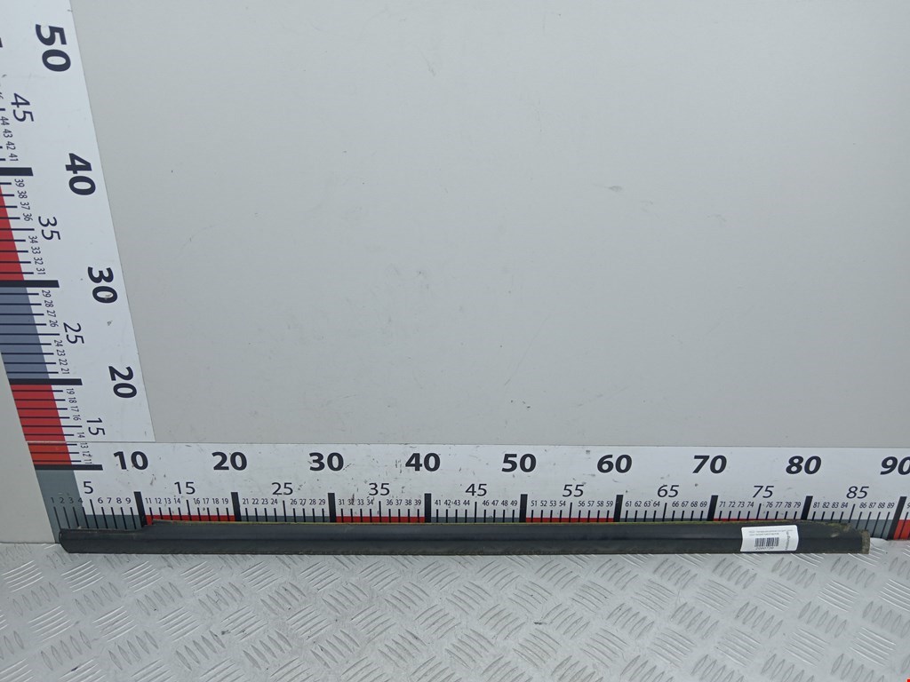 Накладка декоративная (молдинг) стекла двери передней правой Kia Sorento 1 (BL) (2002-2011)