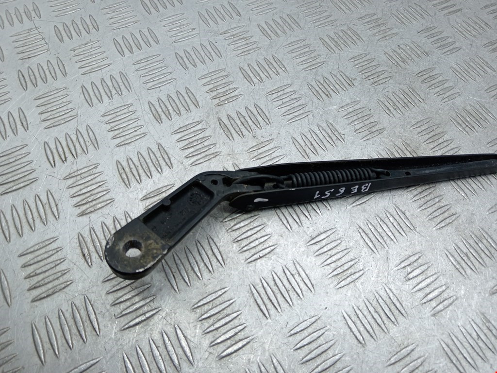 Поводок дворников передний левый/ правый VOLKSWAGEN Golf IV 1997-2003