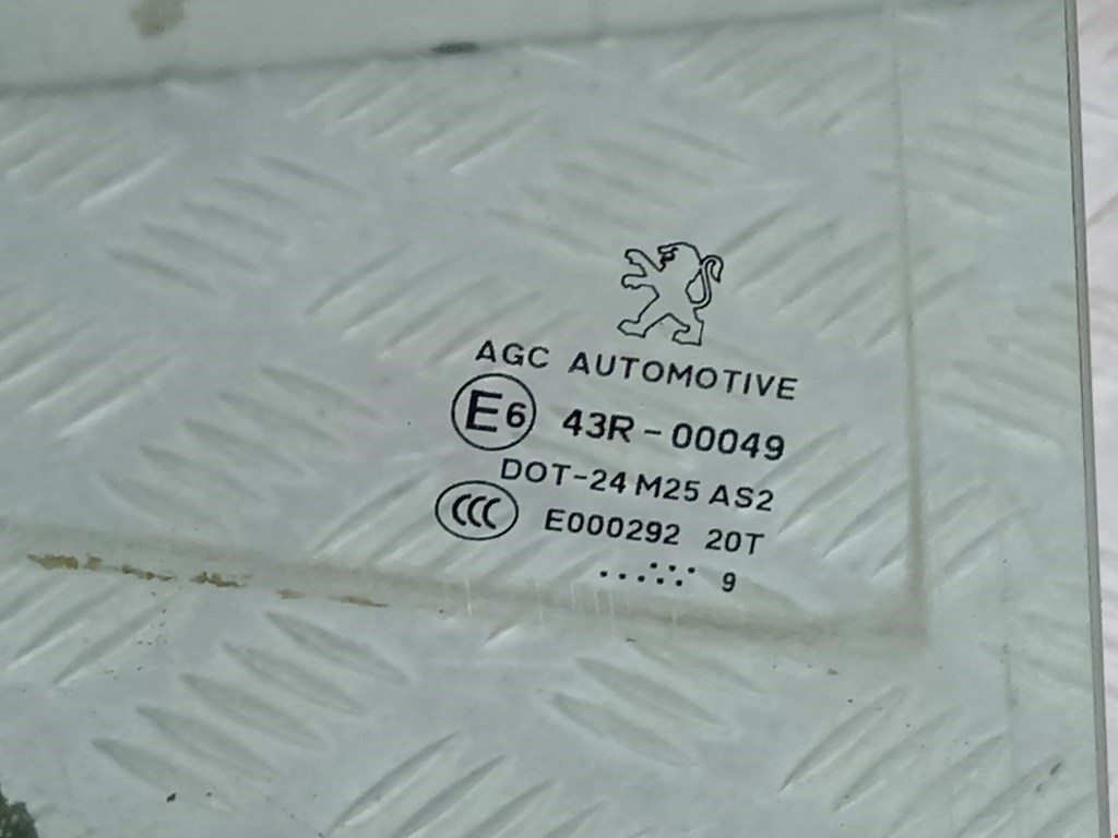 Стекло двери заднее правое PEUGEOT 308 2007-2015